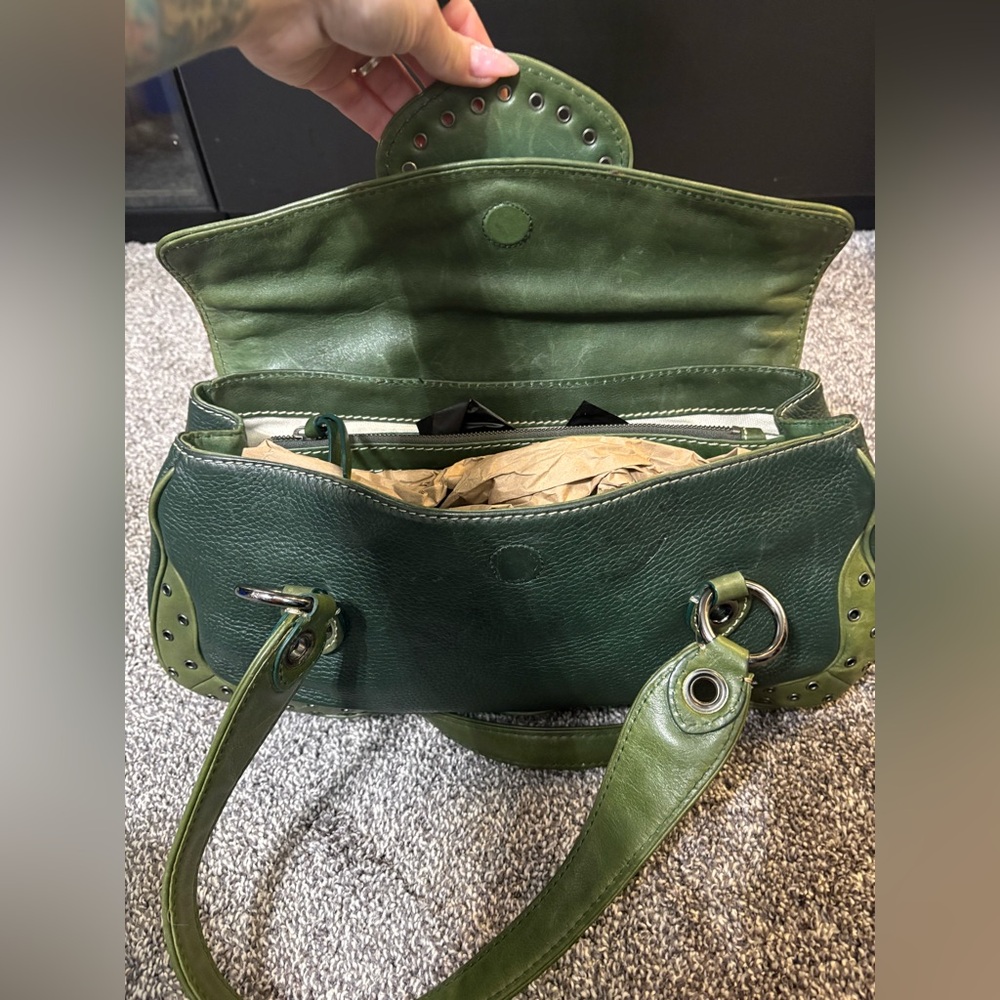 Michael Kors vintage two-tone green pebbled leather hobo with grommets. - Picture 5 of 14